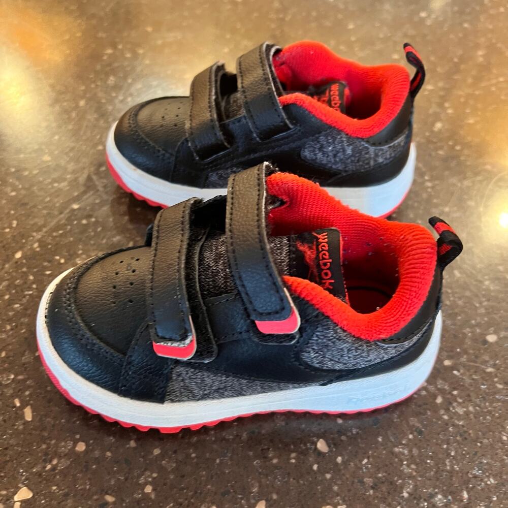 Reebok Class Athletic Shoes Sneakers Toddler Kids Size 6 Black Red White